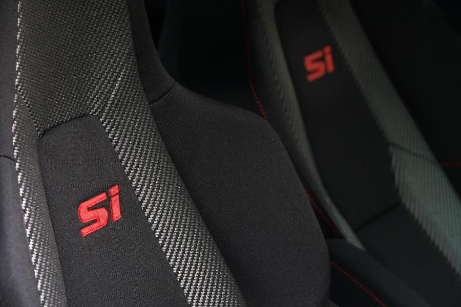 Детали интерьера Honda Civic Si Sedan 2017 года  (NA) (фото 48 из 48)